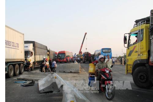Xe khách lấn đường gây tai nạn chết người